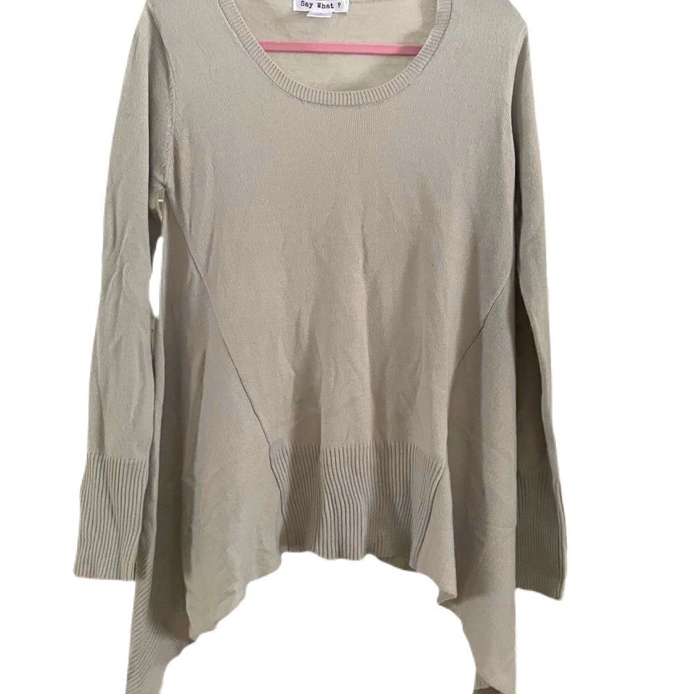 ❣️5/$50 Say What Gray Woman’s size Large Hi-Low Sweater